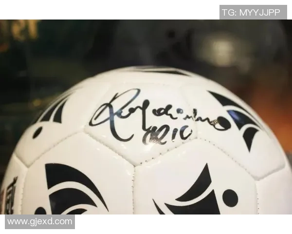 绿茵巨星签名瞬间见证荣耀时刻球迷激情汇聚梦想舞台