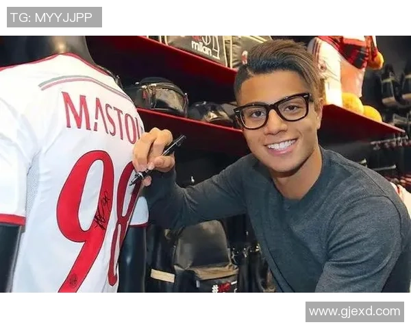 世界上最小最帅的足球球星是谁 他的身高与魅力如何影响了足球界的审美趋势 世界上最小最帅的足球球星是谁 他的身高与魅力如何影响了足球界的审美趋势